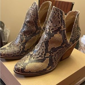 Coconut by Matisse booties